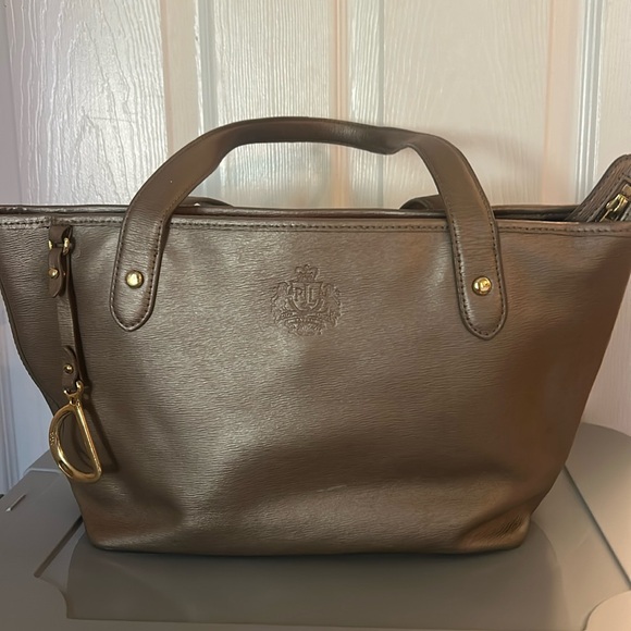 Ralph Lauren
Ralph Lauren Metallic Dark Beige Leather Logo Embossed Tote - Picture 1 of 8